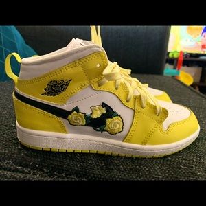 Jordan Dynamic Yellow Flower GS